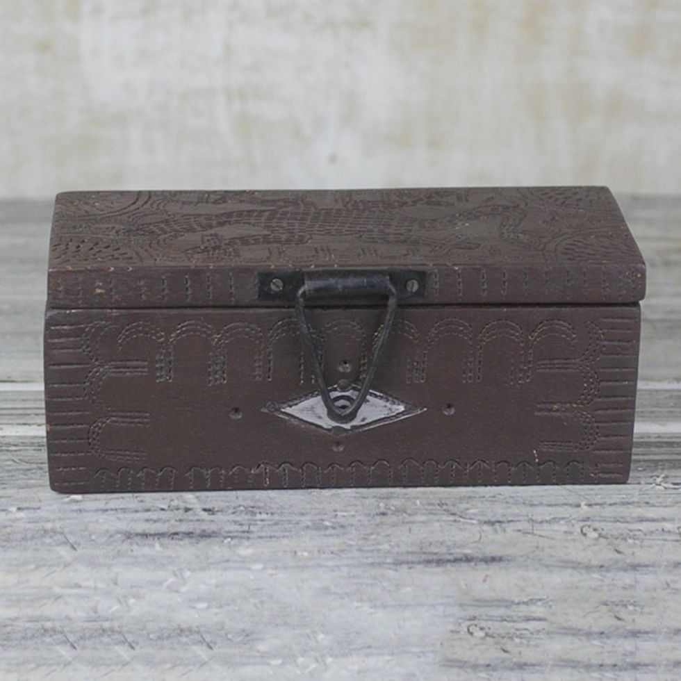 Wood jewelry box 'Gecko Guardian'