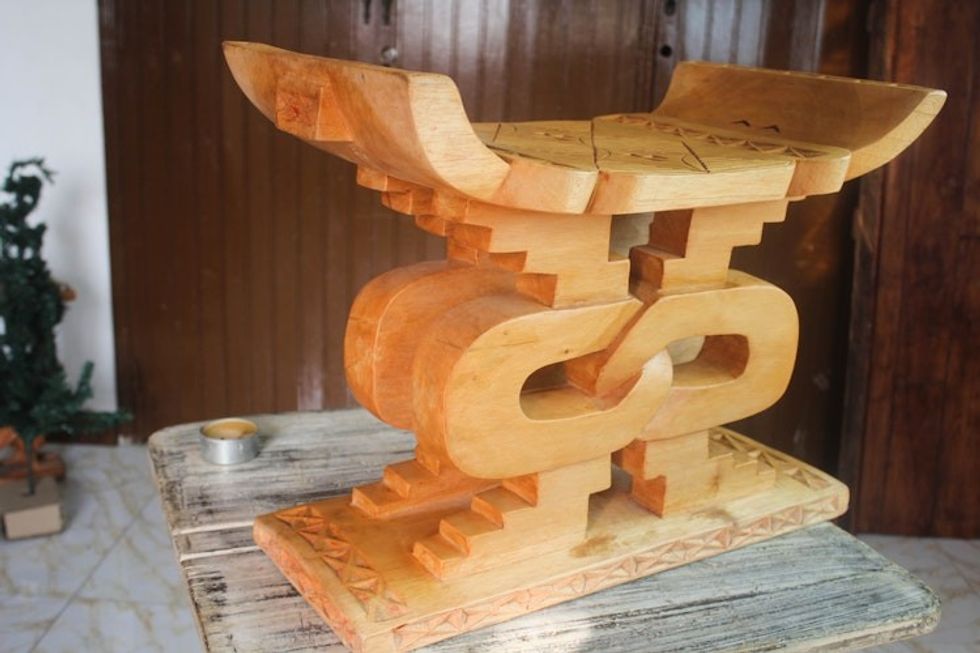 Unique Wood Throne Ottoman 'Wisdom Knot II'