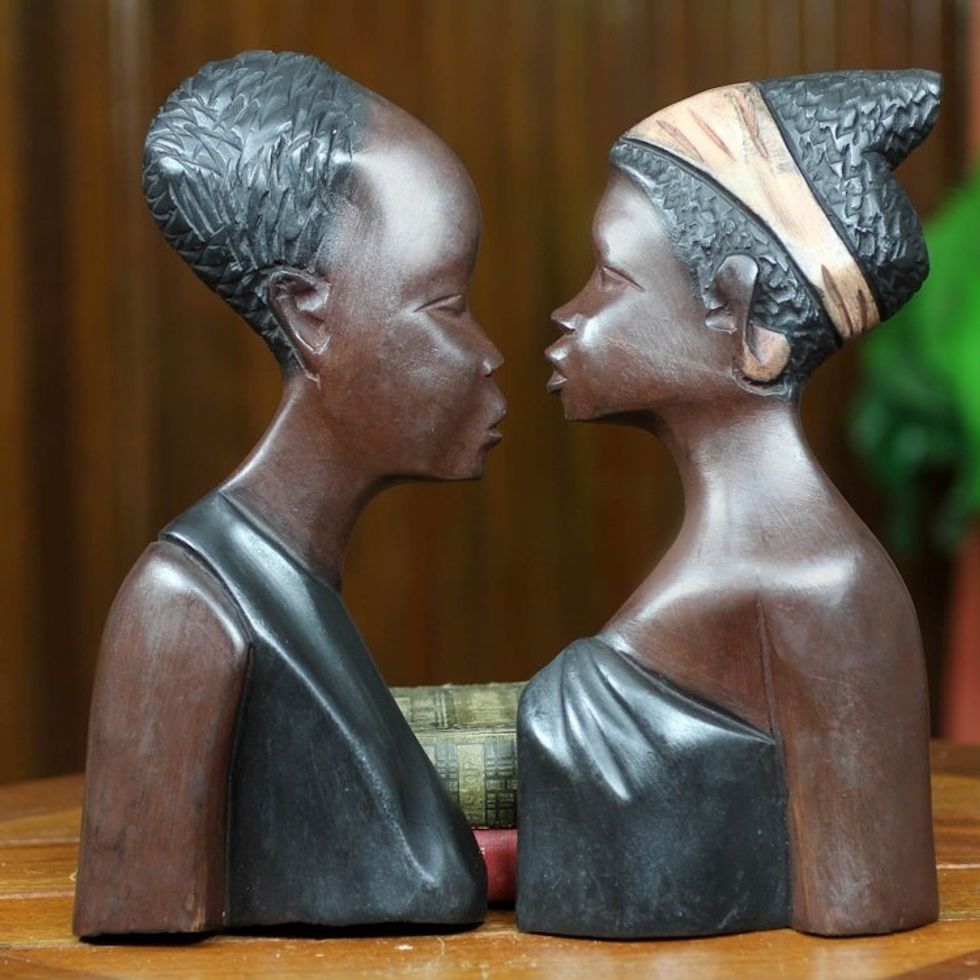 Wood wall adornments Pair 'Loving Couple'