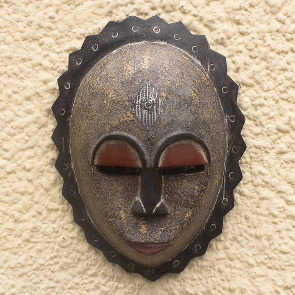 Alternate image for Nigerian wood mask Foreigner
