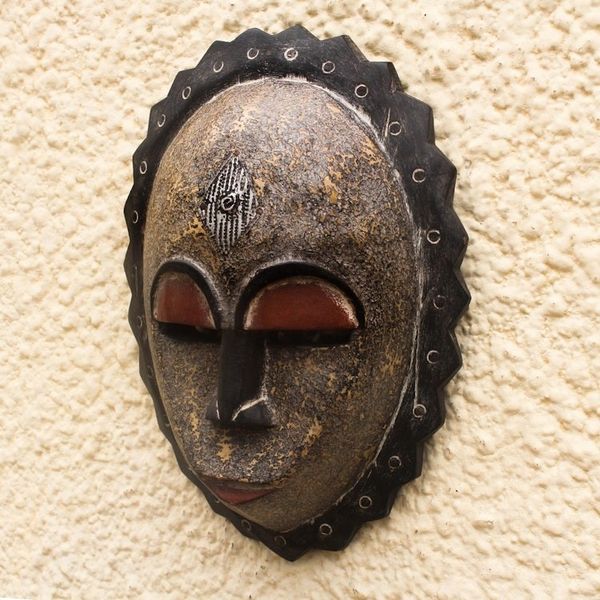 Alternate image for Nigerian wood mask Foreigner