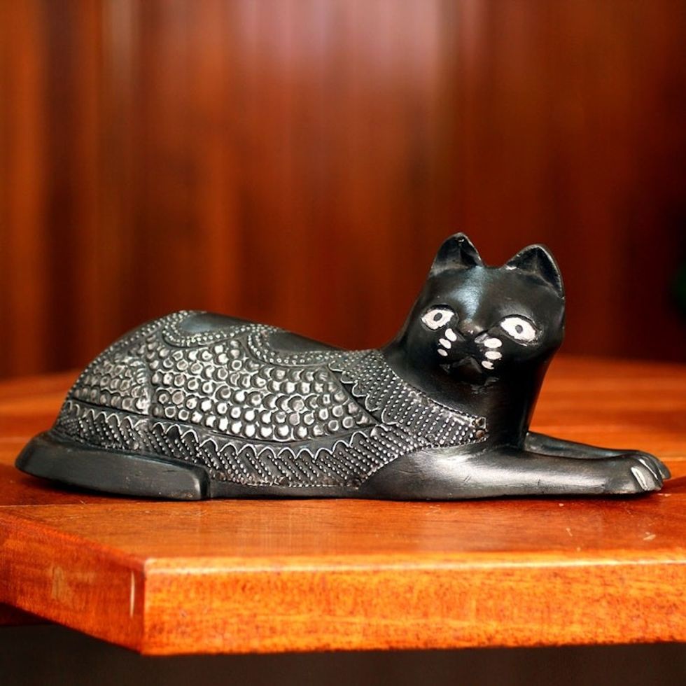 African Wood Cat Figurine 'Asevi'