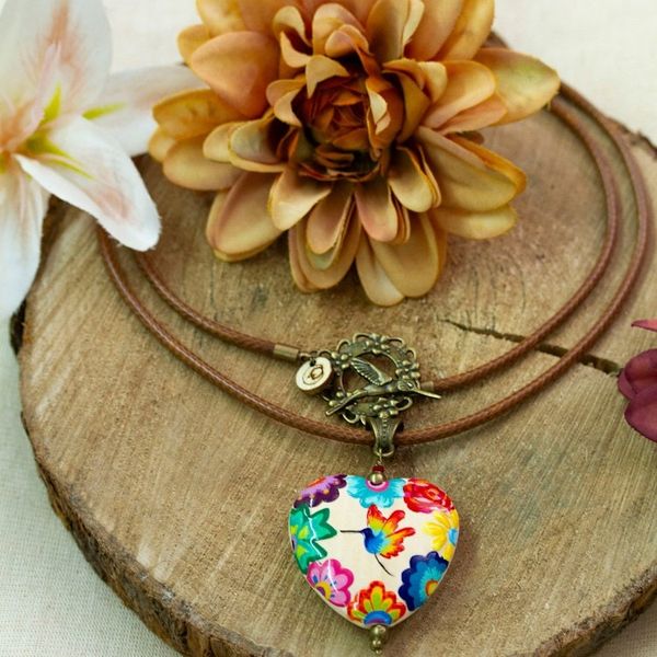 Alternate image for Hand-Painted Bird-Themed Pinewood Pendant Necklace Hummingbird Realm