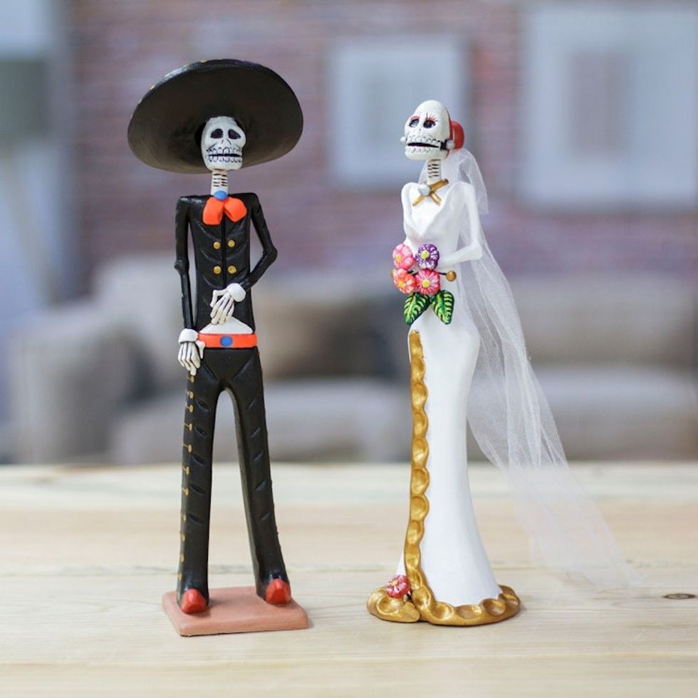 Set of 2 Classic Catrin Bride and Groom Ceramic Sculptures 'Catrin Romance'