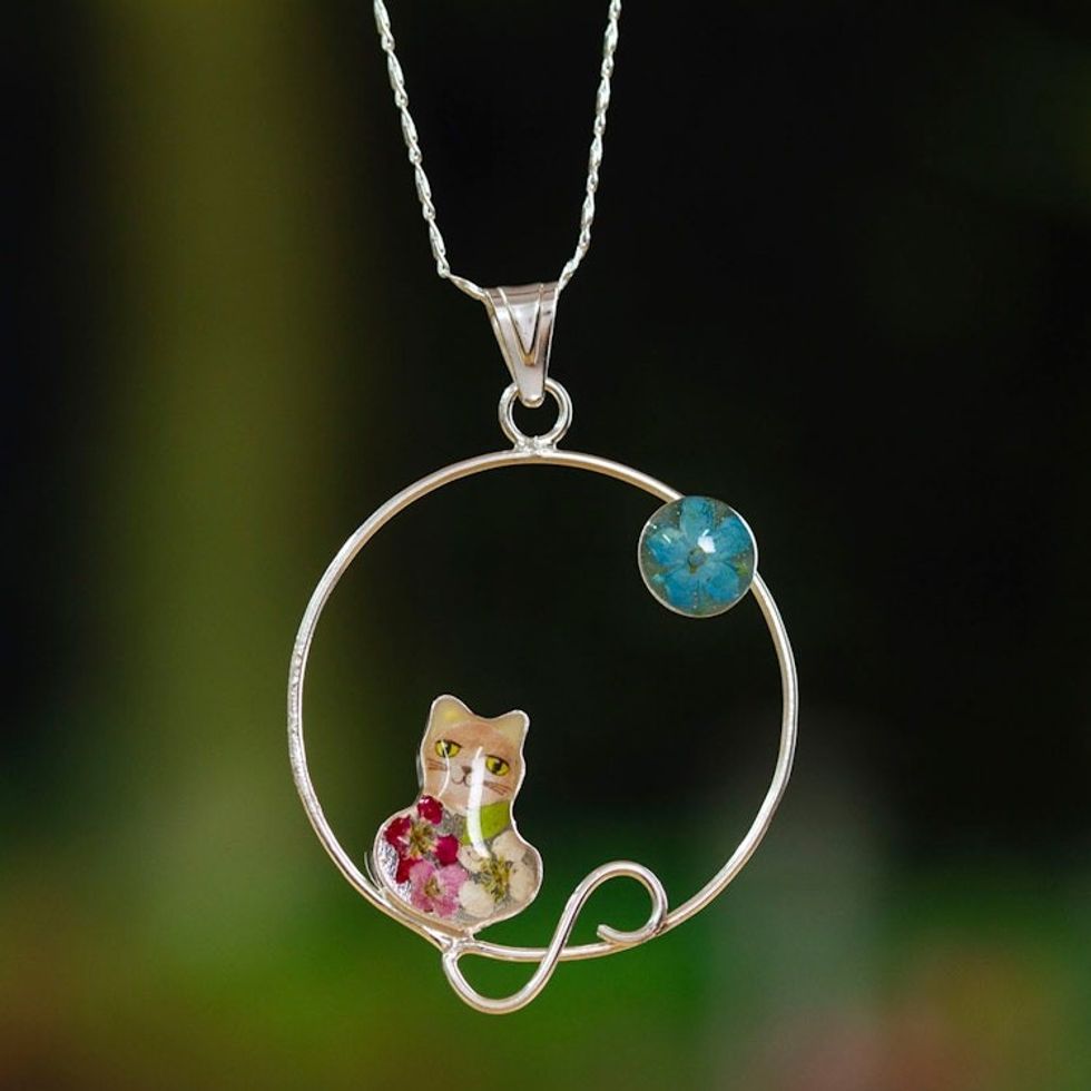 Moon and Cat-Themed Natural Flower Round Pendant Necklace 'Lunar Feline'