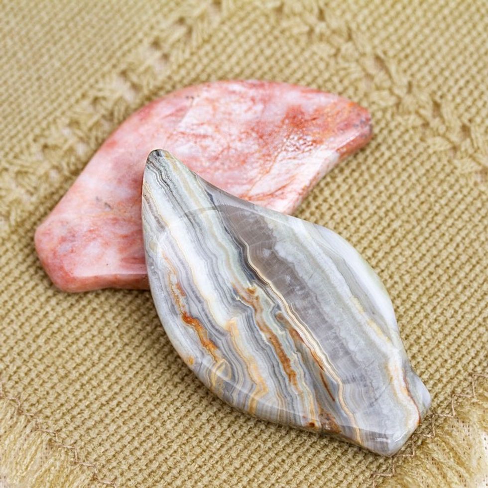 Set of 2 Reclaimed Marble Stress-Relieving Stones 'Dream Arrows'