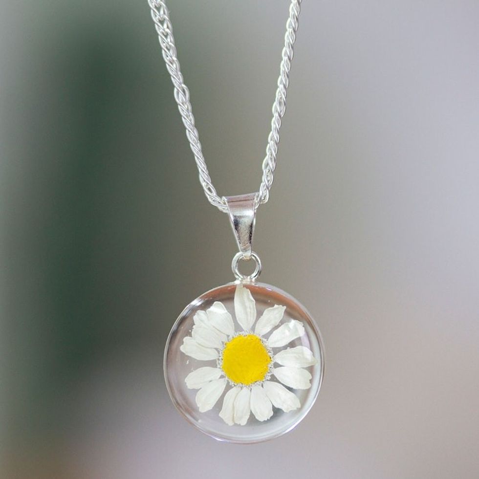 Round Natural Daisy Pendant Necklace from Mexico 'Daisy Luck'