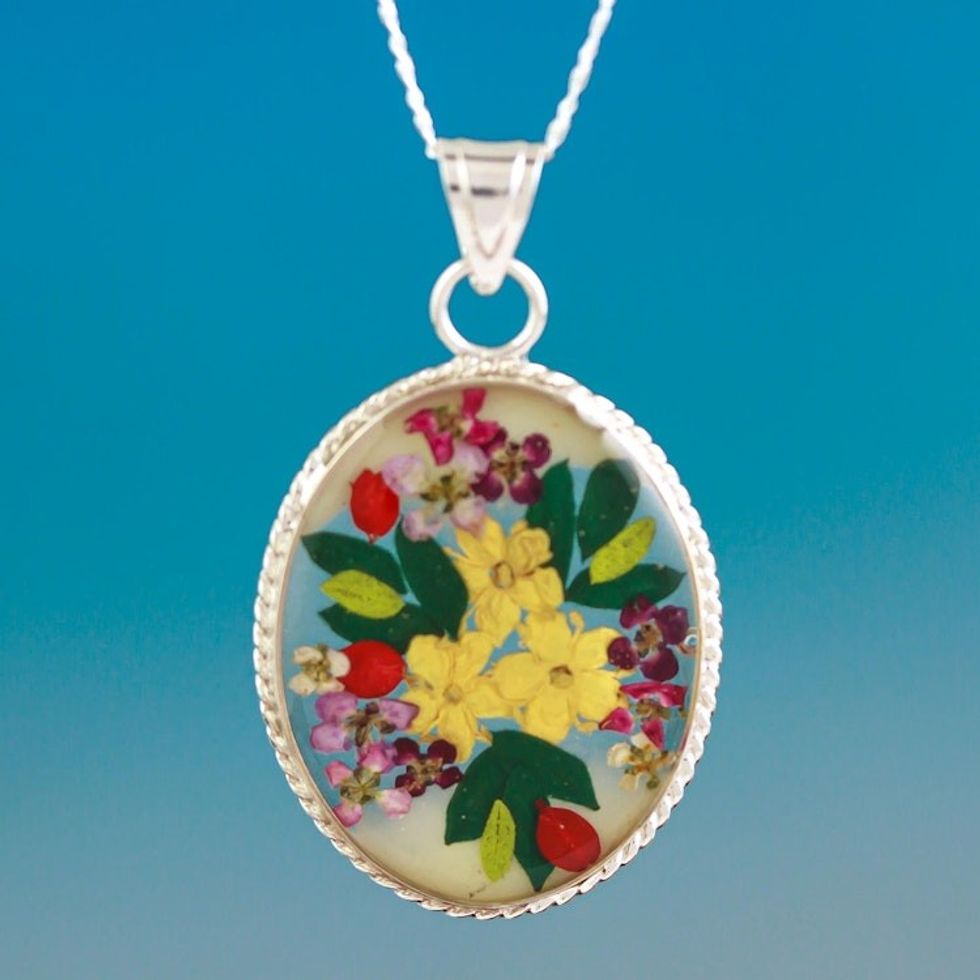 Classic Sylvan-Inspired Pendant Necklace with Wild Flowers 'Antique Daffodils'