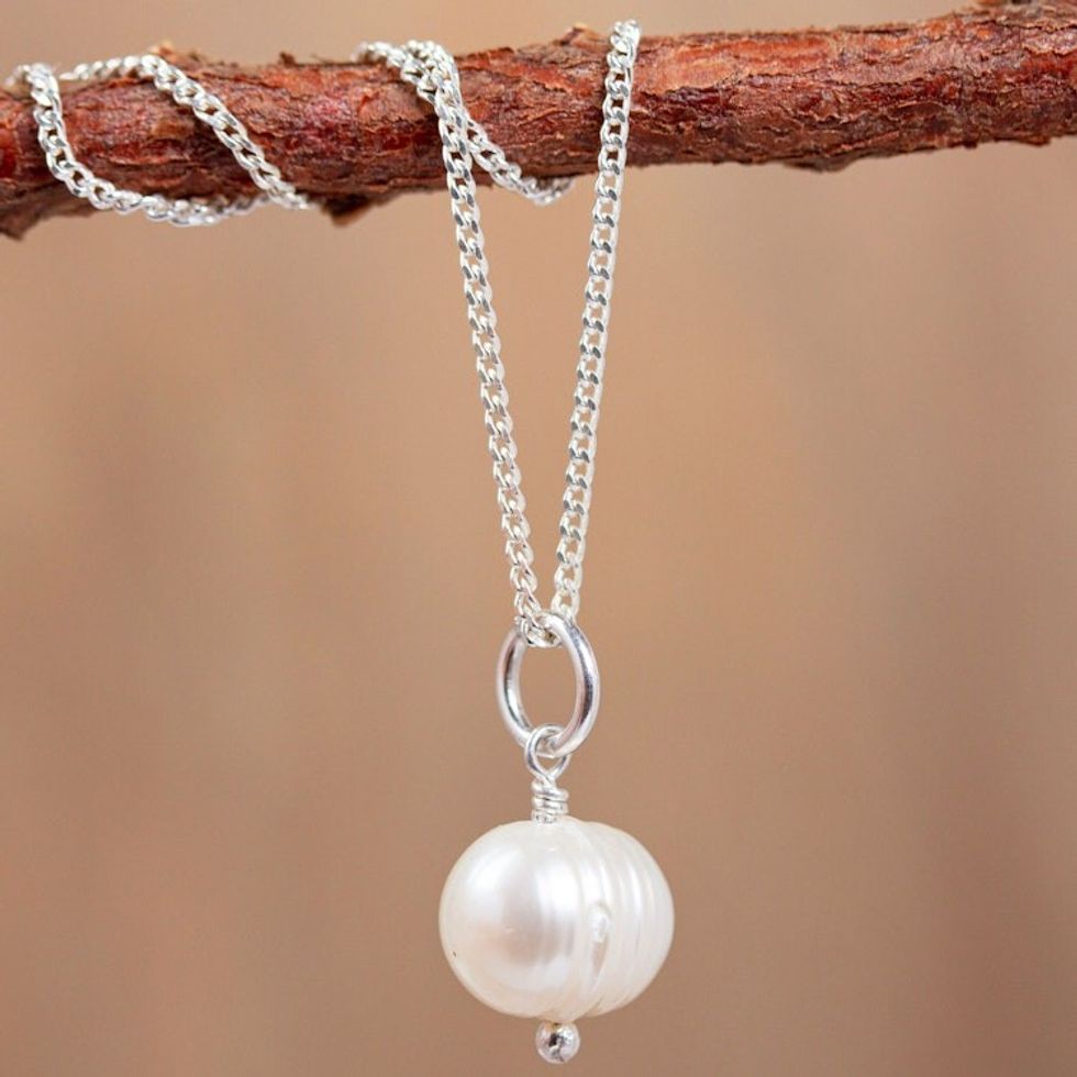 Single Cultured Pearl Necklace 'Uncommon Beauty'