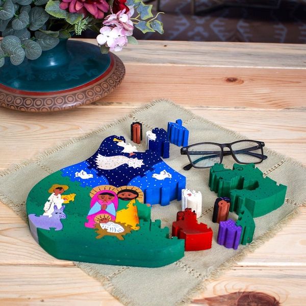 Alternate image for Wood display jigsaw puzzle Christmas in Olinala