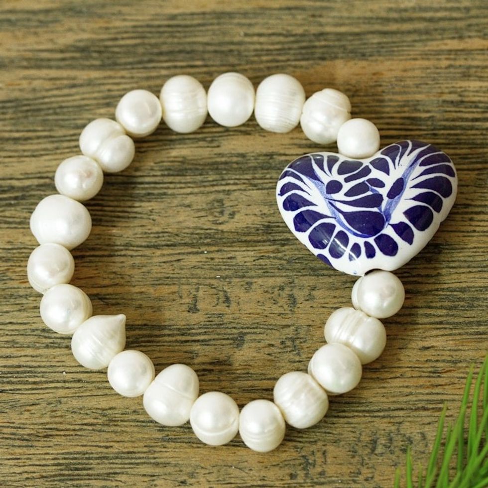 Ceramic and Pearl Heart Beaded Stretch Bracelet from Mexico 'Ethereal Delight'