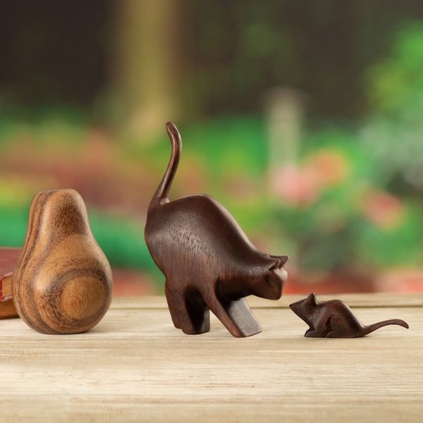 Alternate image for Cat and Mouse Cedar Wood Sculptures from Peru Set of 2 Games and Fun