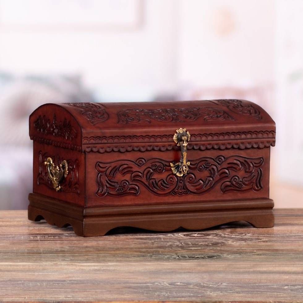 Decorative Chest Colonial Leather Jewelry Box 'Colonial Legacy'