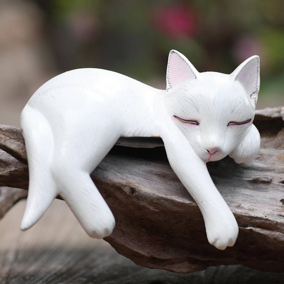 Hand Carved Suar Wood Cat Statuette 'Lounging Cat in White'