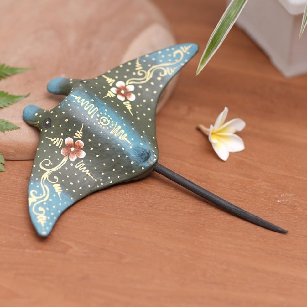 Indonesian Hand-carved Hand-painted Stingray Wood Figurine 'Divine Stingray'
