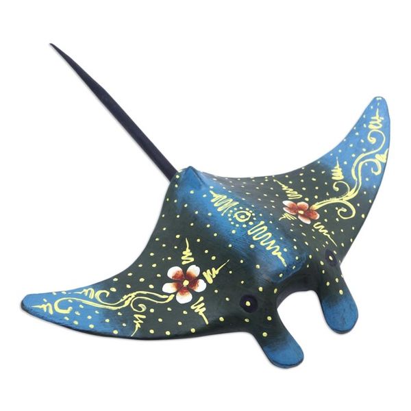 Alternate image for Indonesian Hand-carved Hand-painted Stingray Wood Figurine Divine Stingray