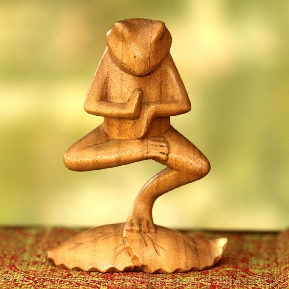 Hand Carved Animal Theme Wood Sculpture 'Yoga Tree Pose Frog'