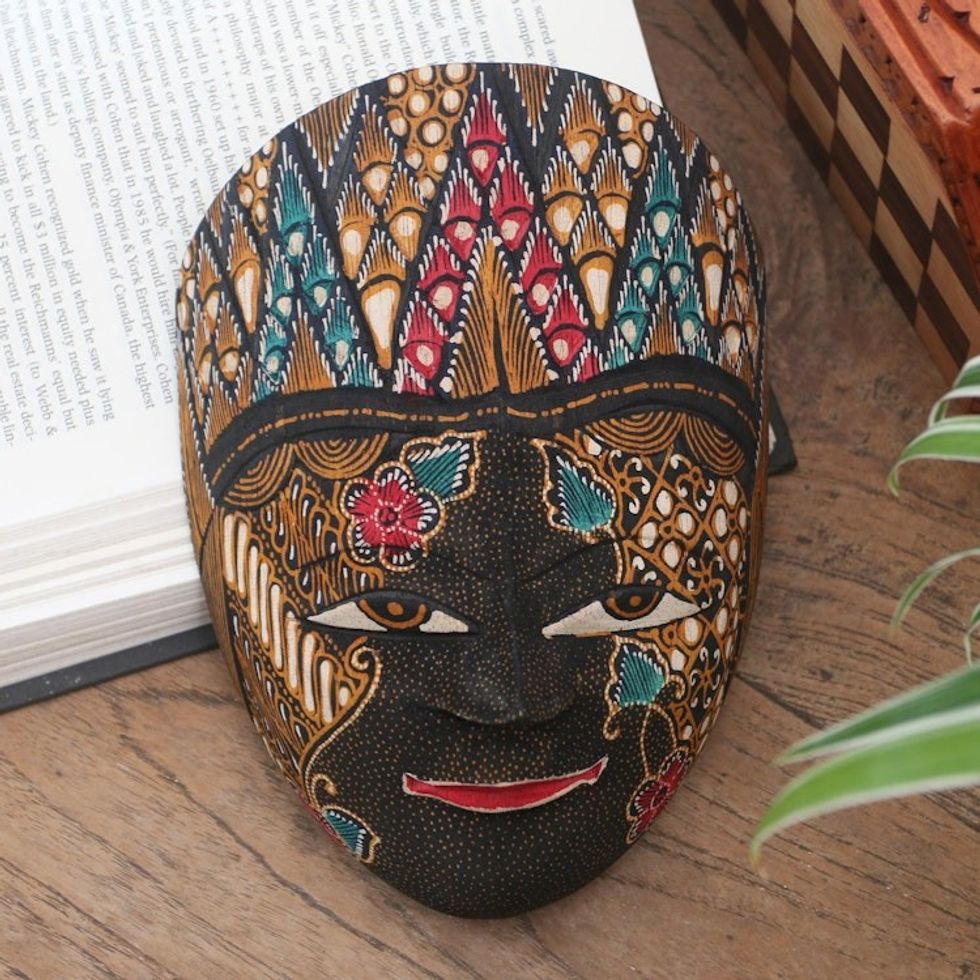 Hand Made Batik Wood Mask from Java 'Panji Semirang'