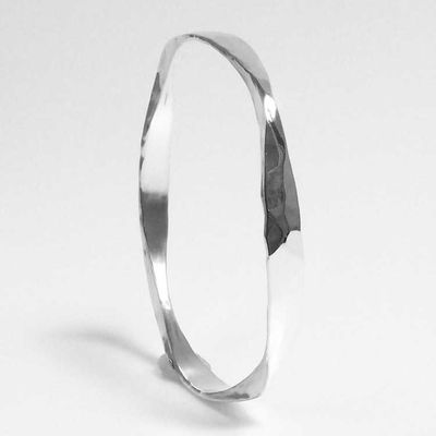 Alternate image for Art deco style hand-forged round bangle bracelet made from sturdy, six-gauge solid sterling silver round wire. Br162