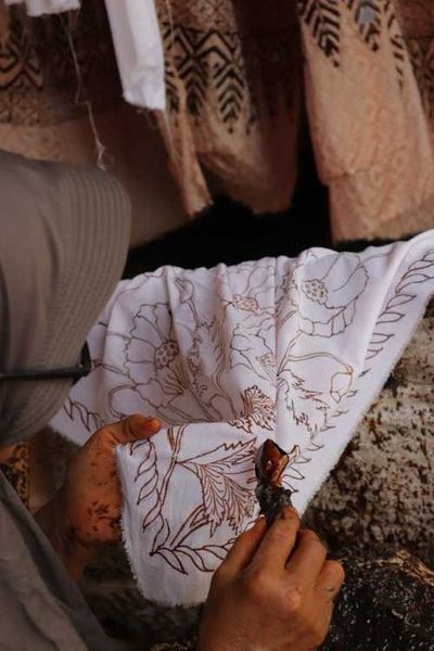 Alternate image for Full Hand Drawn Batik Tulis Bandana Authentic, 100% Soft Cotton, Hibiscus Poppy Flowers , Pagi Sore