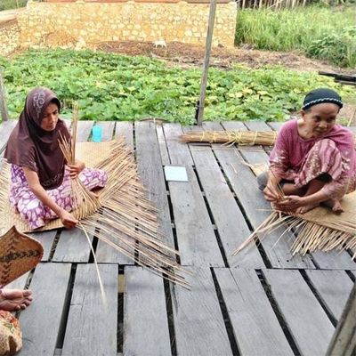 Alternate image for Gift Set of Handwoven Pouch and Canting Wax and Dye Tool, Handwoven Natural Bag, Gift for Her