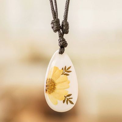 Alternate image for Yellow Natural Daisy Flower and Resin Pendant Necklace Sunrise Daisy