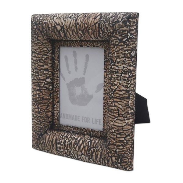 Alternate image for Wood and eggshell photo frame 4x6 Natures Charm in Black