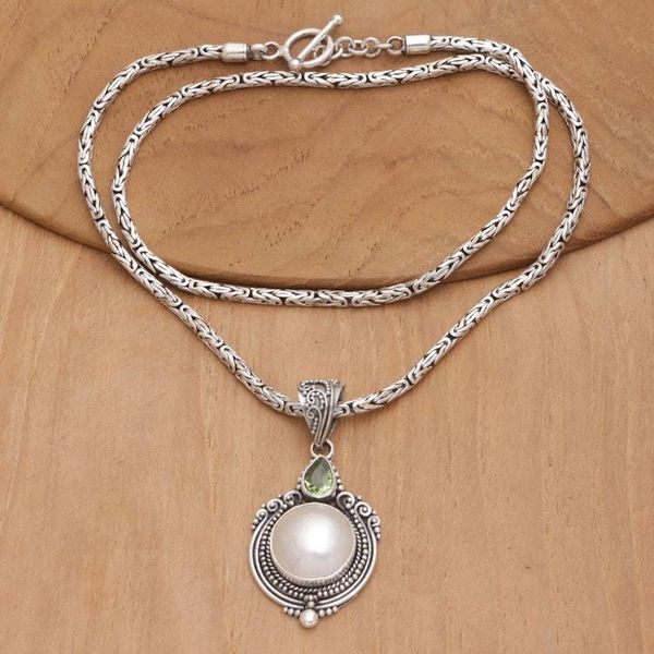Alternate image for Cultured Pearl Pendant Necklace with Faceted Peridot Stone Underwater Forest
