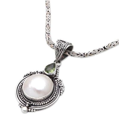 Alternate image for Cultured Pearl Pendant Necklace with Faceted Peridot Stone Underwater Forest