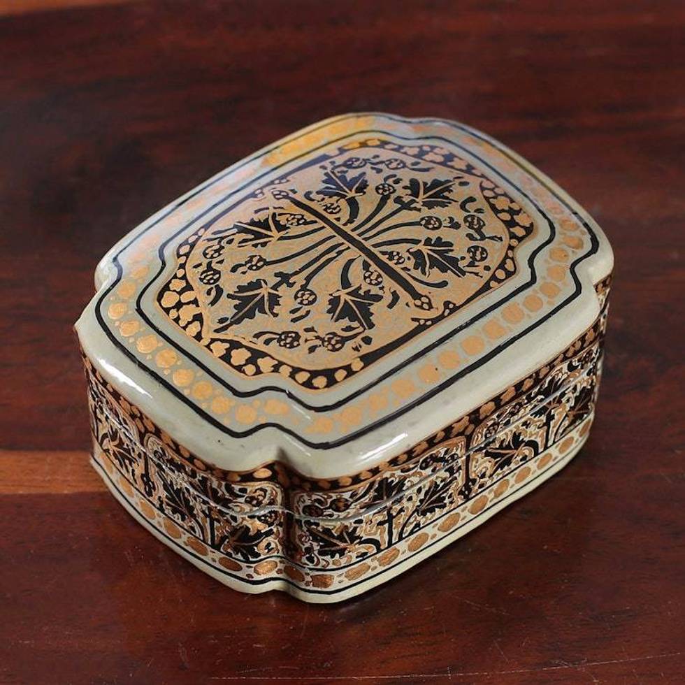 Kashmir-Inspired Leaf-Themed Black and Golden Decorative Box 'Kashmir Puissance'