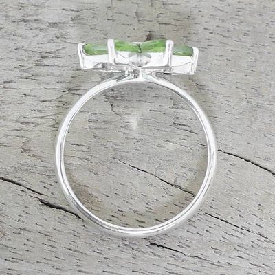 Alternate image for Peridot and Sterling Silver Floral Ring from India Sparkling Daisy