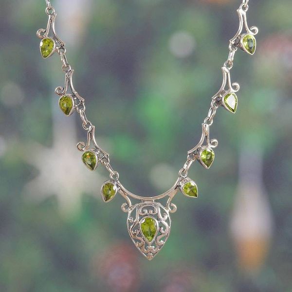 Alternate image for Traditional 11-Carat Natural Pear Peridot Link Necklace Mughal Luck