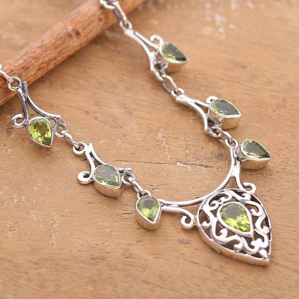 Alternate image for Traditional 11-Carat Natural Pear Peridot Link Necklace Mughal Luck