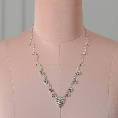 Alternate image for Traditional 11-Carat Natural Pear Peridot Link Necklace Mughal Luck