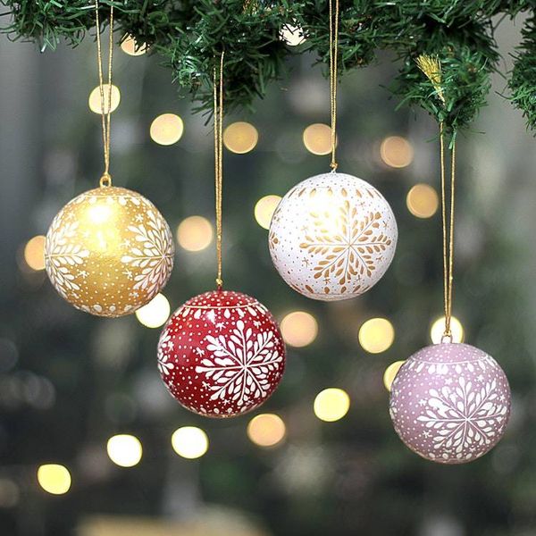 Alternate image for Christmas Snowflake-Themed 4-Piece Papier Mache Ornament Set Festive Snow