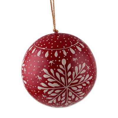 Alternate image for Christmas Snowflake-Themed 4-Piece Papier Mache Ornament Set Festive Snow