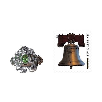 Alternate image for Peridot and silver frog cocktail ring Green Rainforest Frog