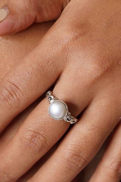 Alternate image for Balinese Sterling Silver and Grey Pearl Single Stone Ring Tides of Innocence