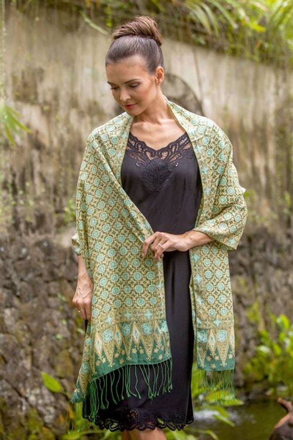 Alternate image for Green Truntum Patterned 100 Silk Batik Shawl Truntum Ijo