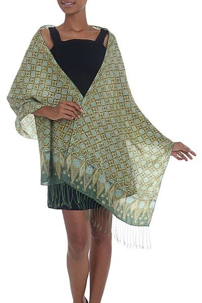 Alternate image for Green Truntum Patterned 100 Silk Batik Shawl Truntum Ijo