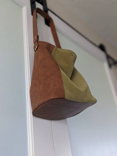 Alternate image for Slouchy Shoulder Bag in Retro Green Corduroy - The Gliseck2