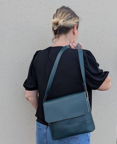 Alternate image for Shoulder Bag in Hunter Green - The Lyrist