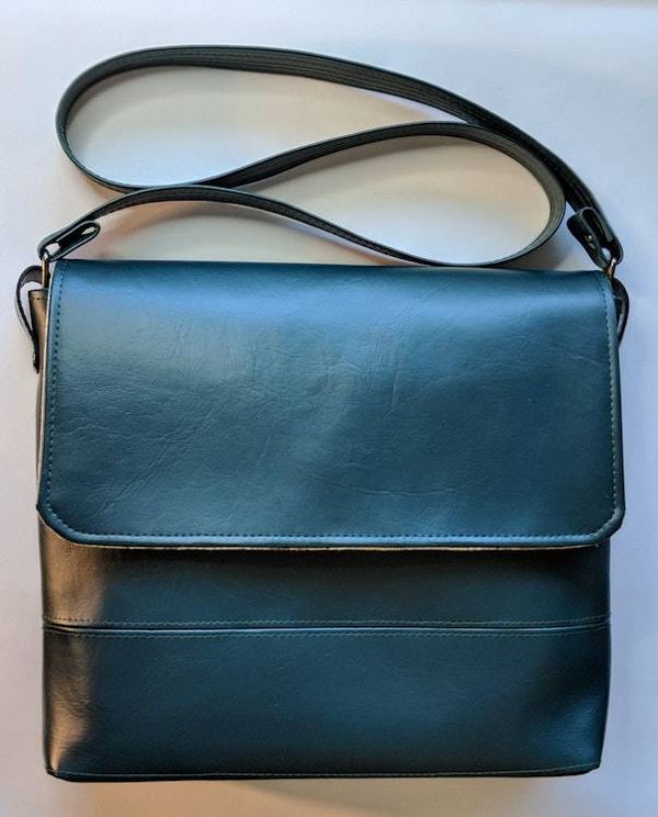 Alternate image for Shoulder Bag in Hunter Green - The Lyrist