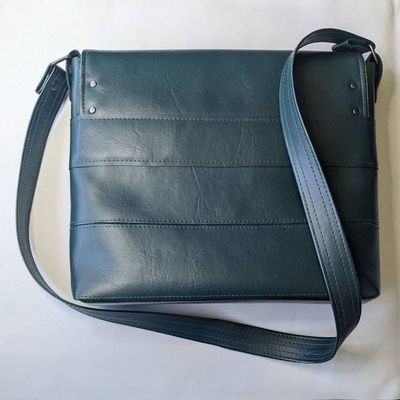 Alternate image for Shoulder Bag in Hunter Green - The Lyrist