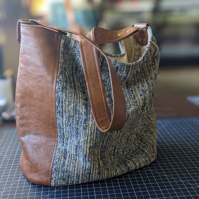 Alternate image for Slouchy Shoulder Bag in Chenille - The Gliseck2