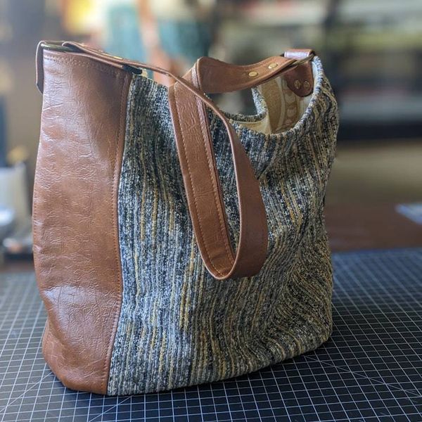 Alternate image for Slouchy Shoulder Bag in Chenille - The Gliseck2