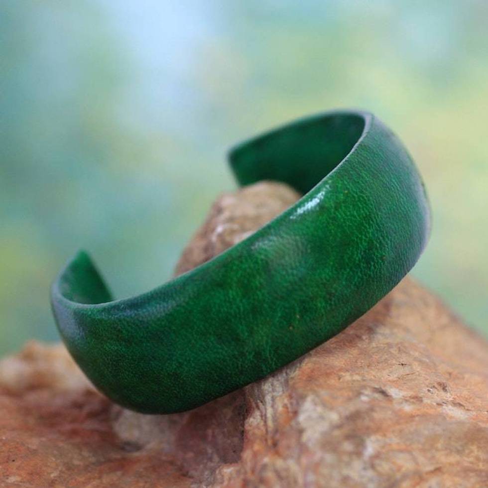 Handcrafted Modern Leather Cuff Bracelet 'Annula in Green'