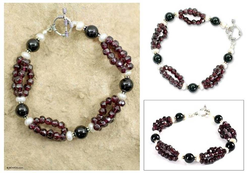 Garnet and pearl beaded bracelet 'Gulmohar Lady'
