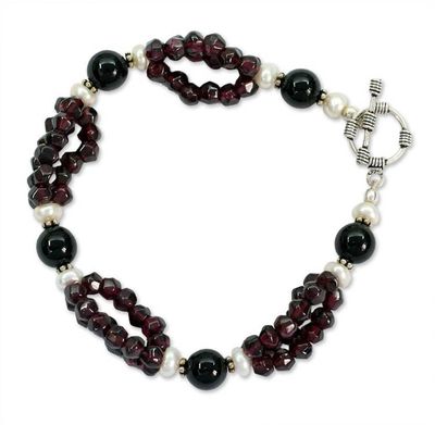 Alternate image for Garnet and pearl beaded bracelet Gulmohar Lady