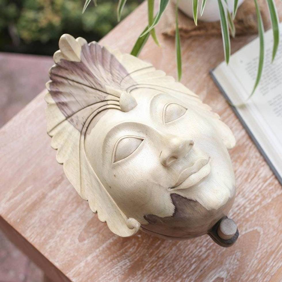 Hand Crafted Hibiscus Wood Box 'Gelungan Agung'